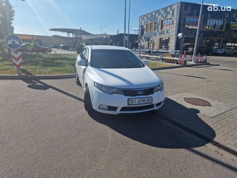 Kia Cerato 2011 белый - фото 4