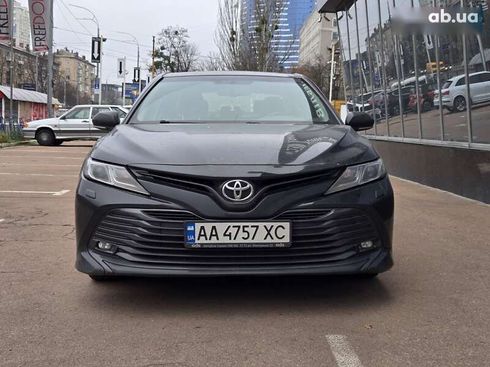 Toyota Camry 2019 - фото 3