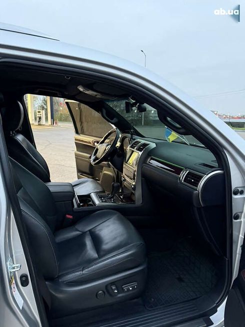 Lexus GX 2019 - фото 25