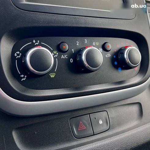 Renault Trafic 2021 - фото 30