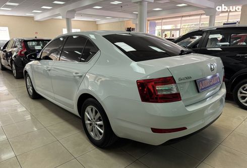 Skoda Octavia 2016 белый - фото 4