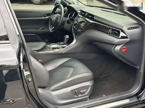 Toyota Camry 2019 - фото 30