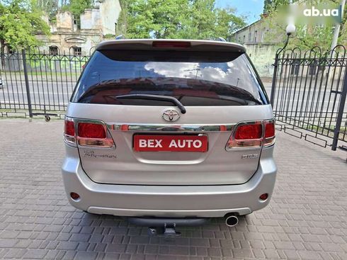Toyota Fortuner 2007 - фото 4