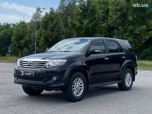 Toyota Fortuner 2013 - фото 8