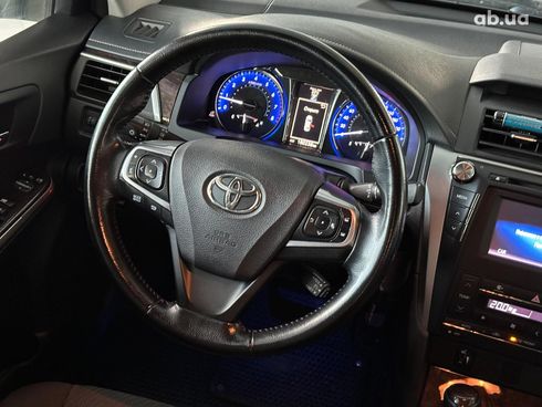 Toyota Camry 2015 серый - фото 20