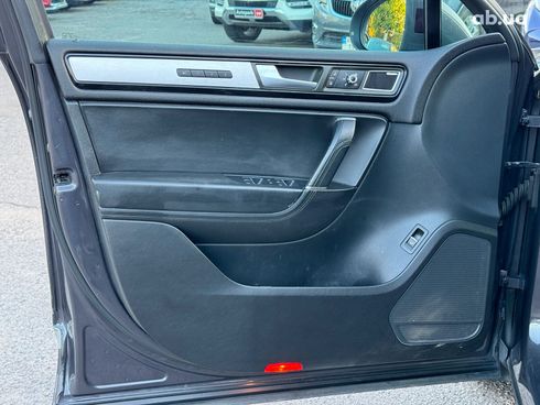 Volkswagen Touareg 2012 серый - фото 54