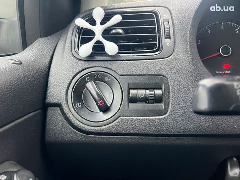 Volkswagen Polo 2013 бежевый - фото 38