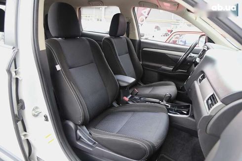 Mitsubishi Outlander 2017 - фото 11