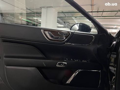 Lincoln Continental 2018 - фото 27