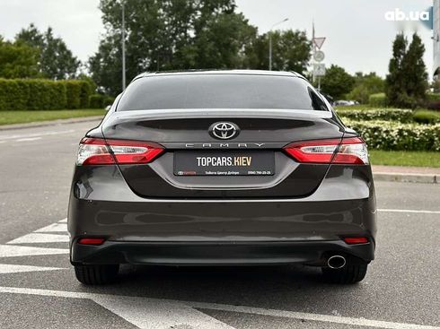 Toyota Camry 2018 - фото 10