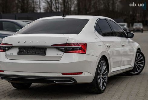 Skoda Superb 2020 - фото 8