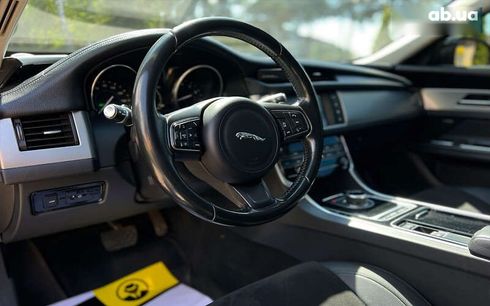 Jaguar XF 2017 - фото 19