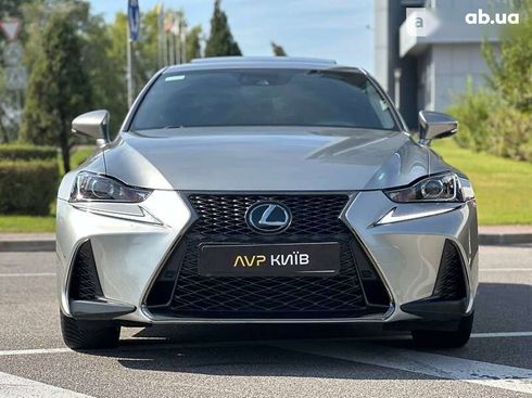 Lexus IS 2018 - фото 10