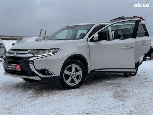 Mitsubishi Outlander 2016 белый - фото 30