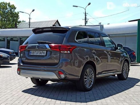 Mitsubishi Outlander 2019 - фото 7