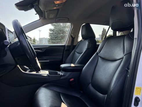 Toyota RAV4 2020 - фото 16