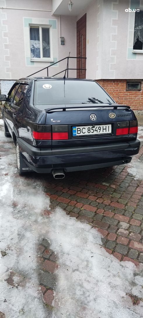 Volkswagen Vento 1994 синий - фото 8