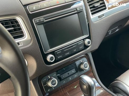 Volkswagen Touareg 2015 белый - фото 19
