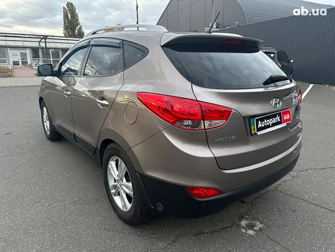 Hyundai ix35 2012 бежевый - фото 12