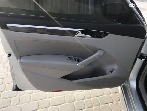 Volkswagen Passat 2016 серый - фото 11
