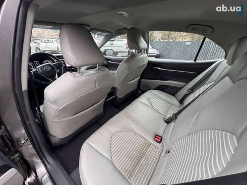 Toyota Camry 2020 - фото 13
