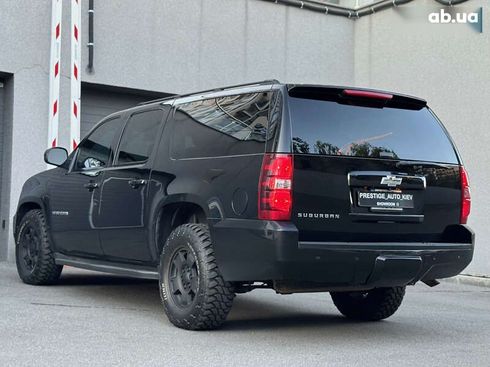Chevrolet Suburban 2011 - фото 22
