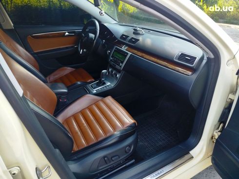 Volkswagen Passat Variant 2013 бежевый - фото 10