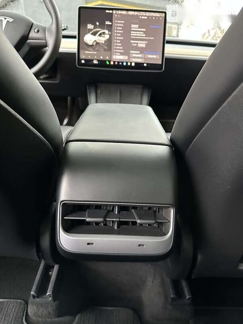 Tesla Model Y 2023 - фото 19