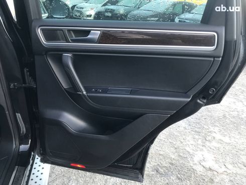 Volkswagen Touareg 2012 черный - фото 11