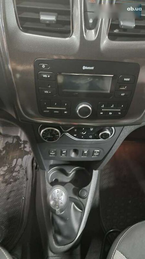 Renault Sandero 2019 - фото 12