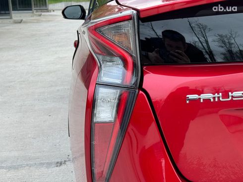 Toyota Prius 2018 красный - фото 34