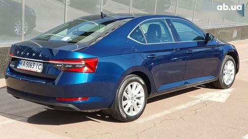 Skoda Superb 2021 - фото 4