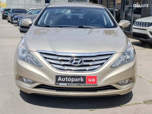 Hyundai Sonata 2010 бежевый - фото 2