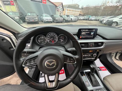 Mazda 6 2017 белый - фото 35