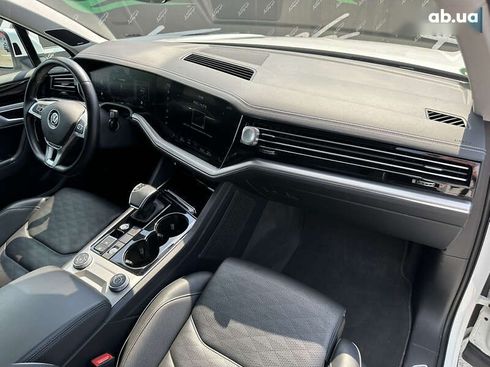 Volkswagen Touareg 2018 - фото 28