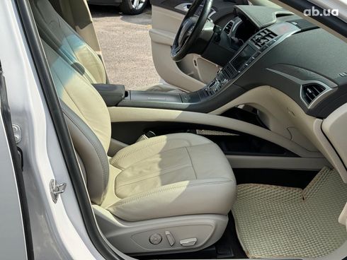 Lincoln MKZ 2019 белый - фото 30