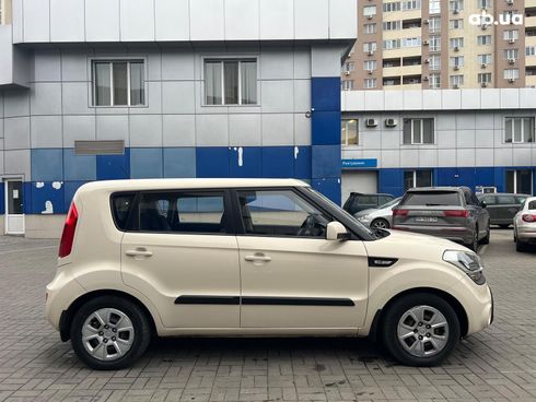 Kia Soul 2011 бежевый - фото 8