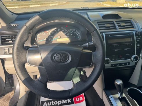 Toyota Camry 2012 серый - фото 18