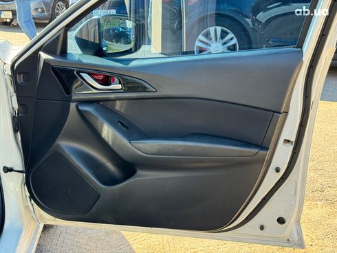 Mazda 3 2014 белый - фото 24