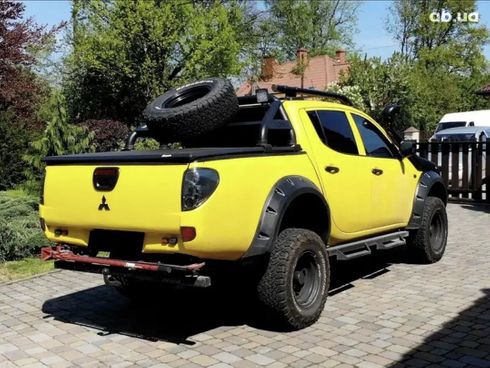 Mitsubishi L200 2008 желтый - фото 5
