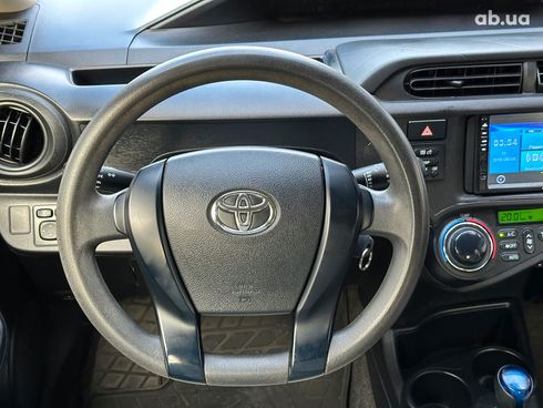 Toyota Aqua 2015 белый - фото 16