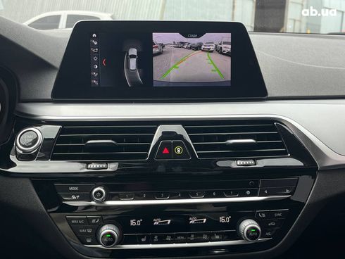 BMW 5 серия 2020 серый - фото 37