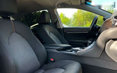 Toyota Camry 2019 - фото 9
