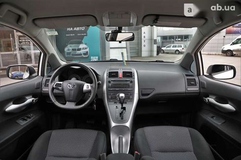 Toyota Auris 2011 - фото 12