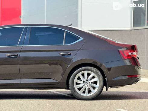 Skoda Superb 2018 - фото 13