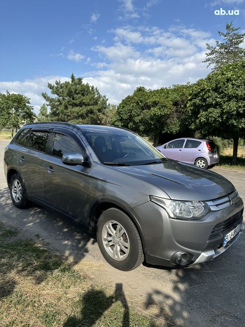 Mitsubishi Outlander 2014 серебристый - фото 11