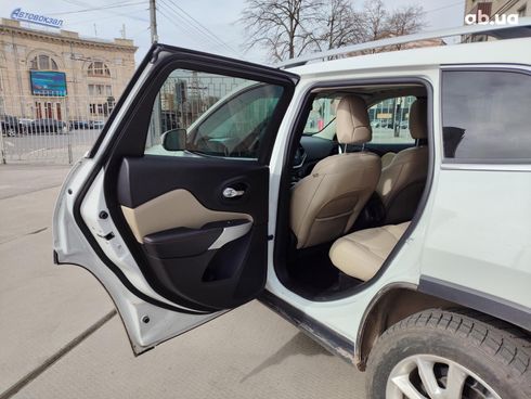 Jeep Cherokee 2017 белый - фото 24