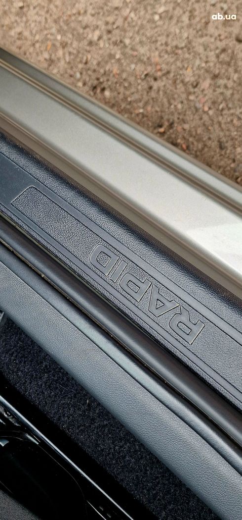 Skoda Rapid 2013 бежевый - фото 9