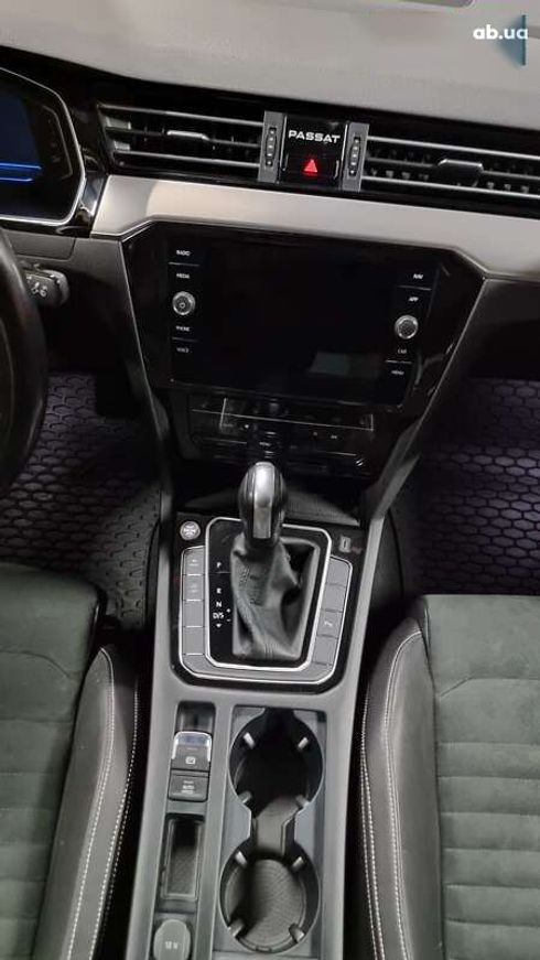 Volkswagen Passat 2021 - фото 8