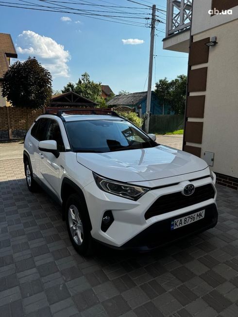 Toyota RAV4 Hybrid 2019 белый - фото 2